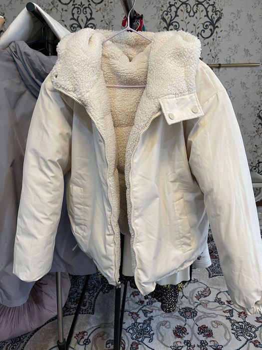 Ayollar kurtkasi sotiladi