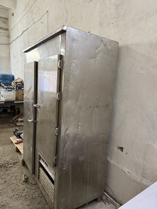 Холодильник большой продам