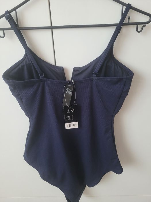 Цял бански костюм