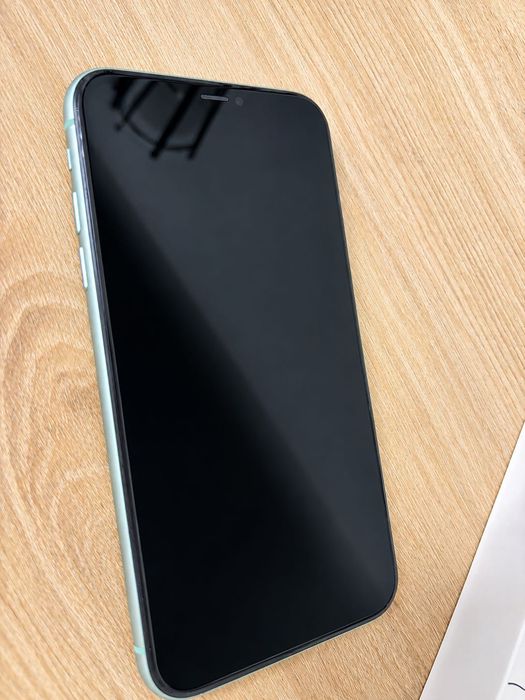 iPhone 11 64GB Mint – с кутия и подарък протектор.