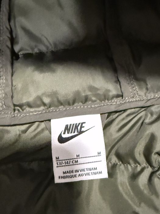 Продавам naik яке.