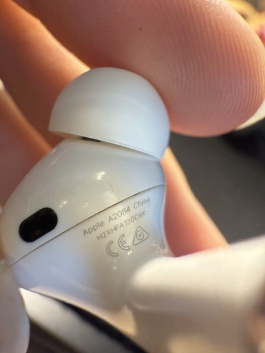 Airpods pro 1 , левый наушник