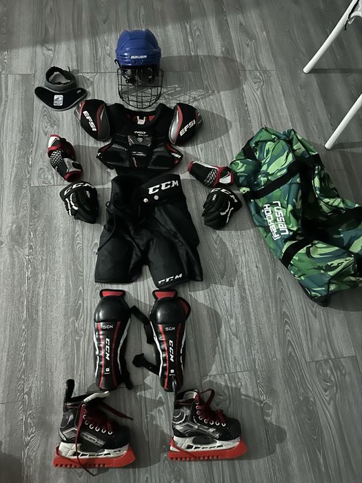 Продам форму хоккейную!