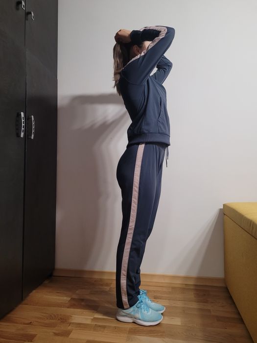 Vand trening Nike, marimea S/36
Purtat o singura data.