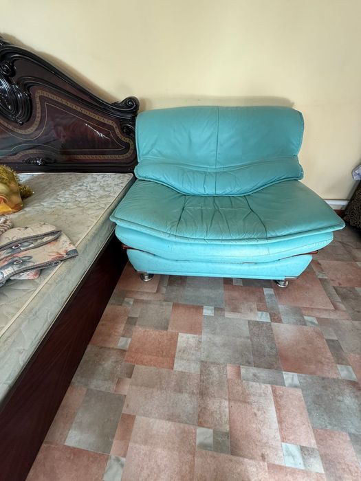 Продается б/у диван полный комплект