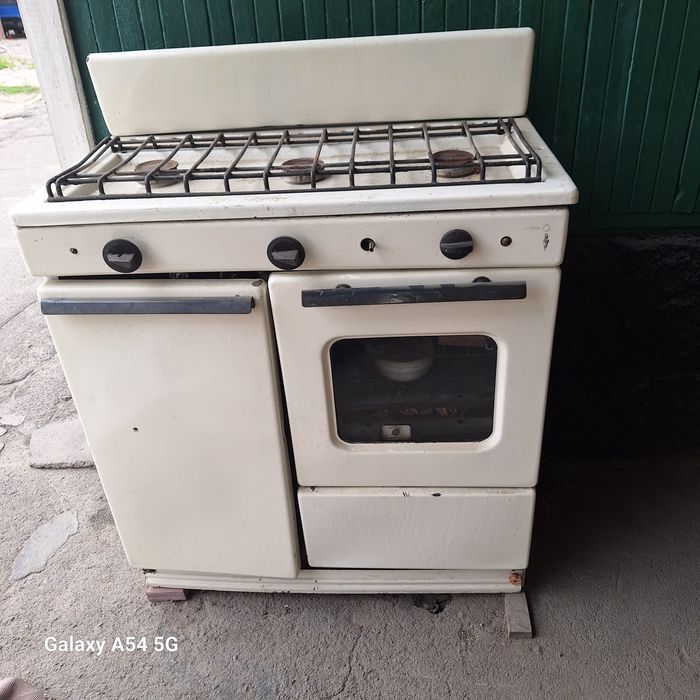 Продам газовую плиту