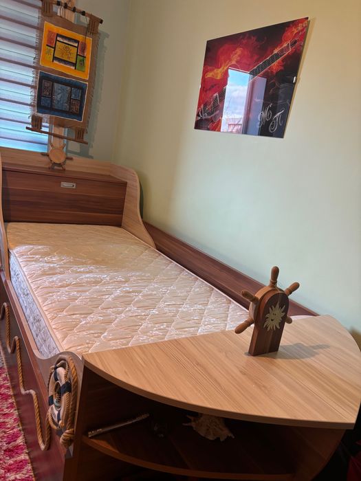 Легло и секция за тинейджърска стая