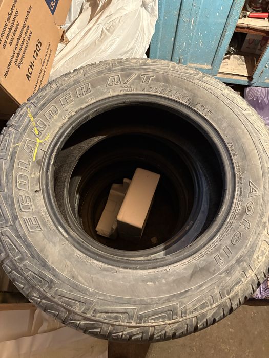 продам комплект летних шин