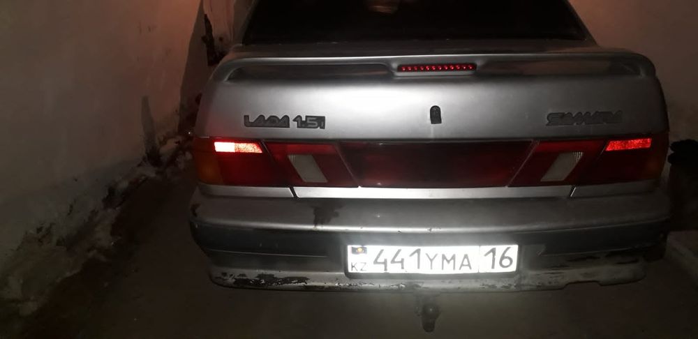 Лада 2115 седан серебристый