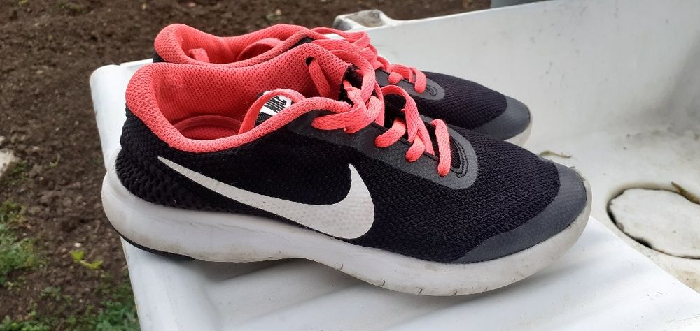 Детски маратонки найк номер 35,5