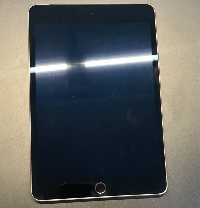 iPad mini 4 Wi-Fi + Cellular 128GB Space Gray - Arată impecabil