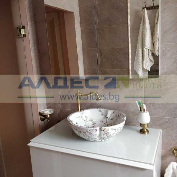 Ремонтиран, обзаведен, с две спални, в Овча Купел