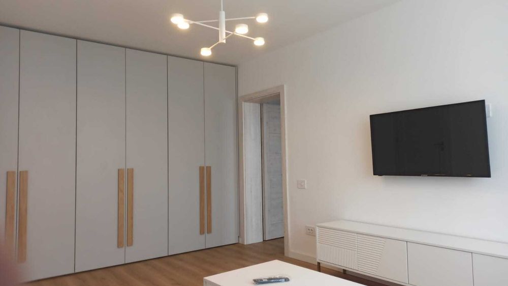P.F. Inchiriez apartament 3 camere in centru, Piata Abator