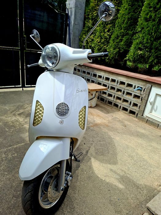 ПРОДАВАМ  -   Vespa SIENA 50
