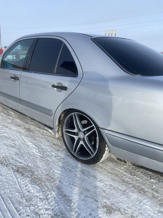 Продам диски 18 на хорошей резине