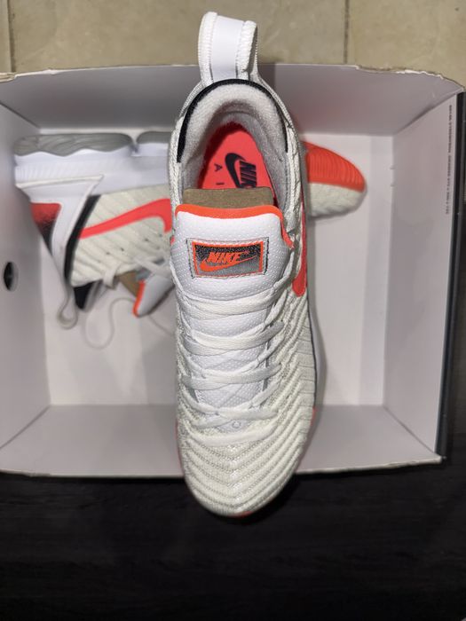 Баскетболни обувки Nike LeBron 16 "Air Tech Challenge Hot Lava White" - размер 44