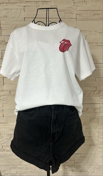 Pantaloni scurti H&M+ tricou H&M cadou.