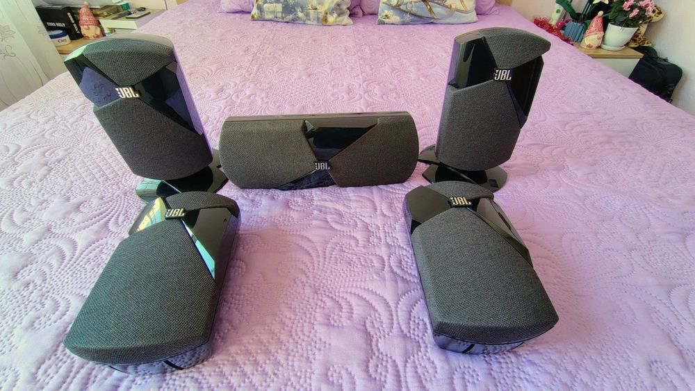 JBL - център + 4 сателитни колонки.