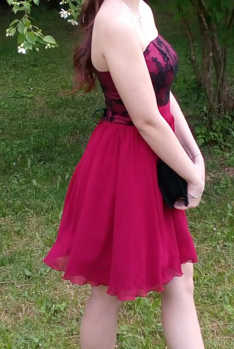 Рокля цвят бордо