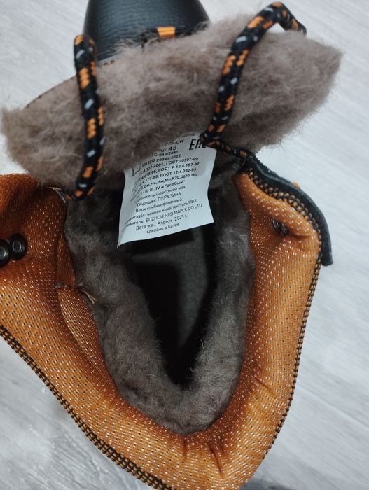 Продам новые зимние ботинки