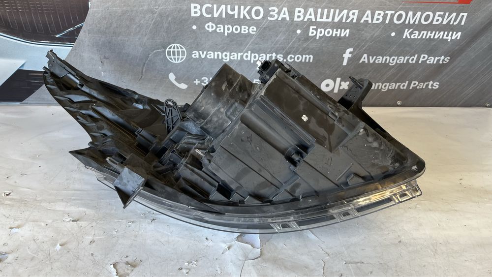 1 брой ляв и 3 броя десен фар Opel Vivaro 2014-2018