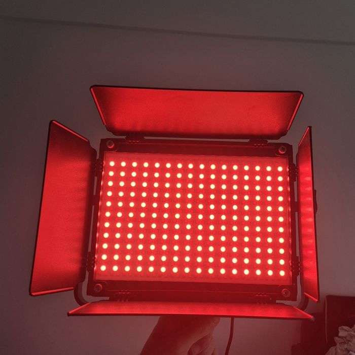 Vând 2 lămpi LED profesionale pentru foto-video – Godox și GVM