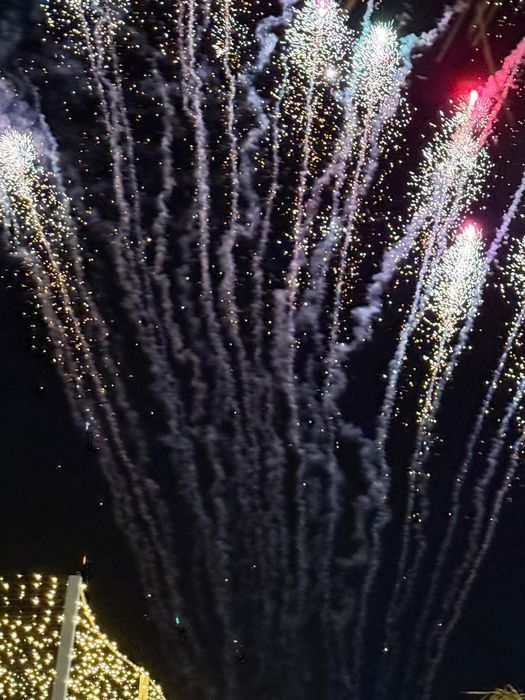 Artificii de ZI cu blink și Artificii de noapte spectaculoase.