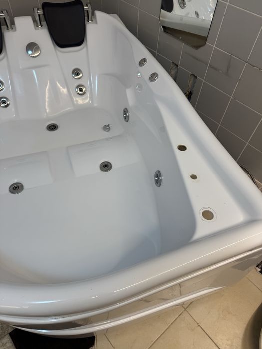 Vana/cada Aicha cu  hidromasaj 120 x168