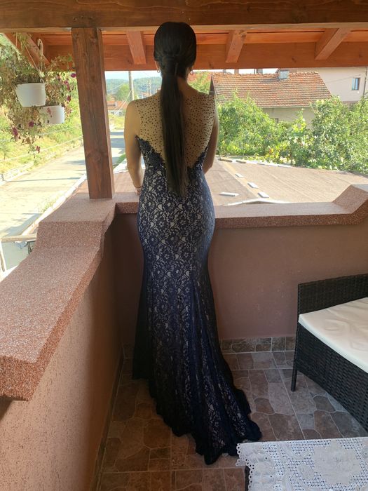 Официална рокля тъмно синьо с бежаво на турски дизайнер, красота