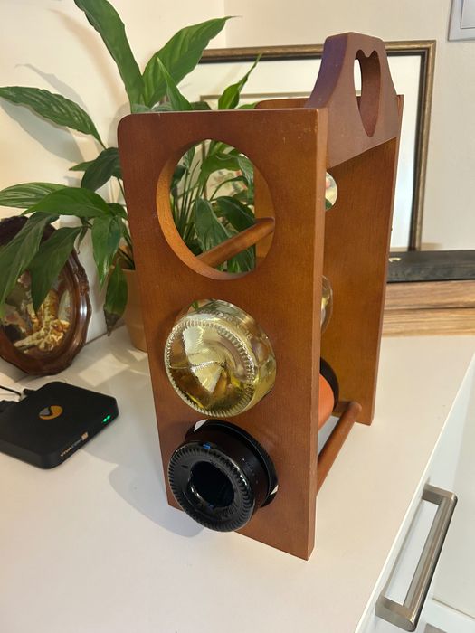 Дървена поставка за 3 бутилки