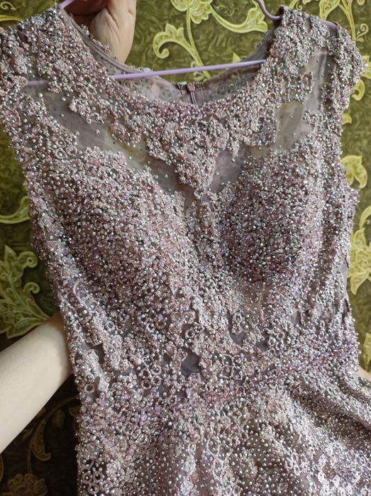 Вечерний Платие  отличного состояние Производства ОАЭ Дубай