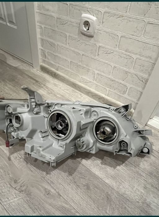 Продам фары тайота 40