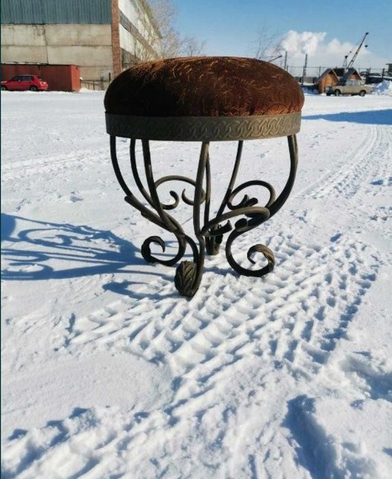 Продам пуфик кованный