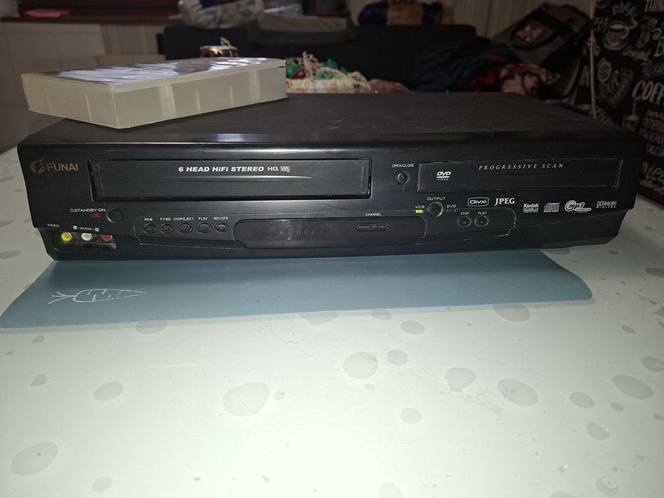 Combo VHS/DVD Funai, 6 capete, Hi-Fi Stereo, de colecție