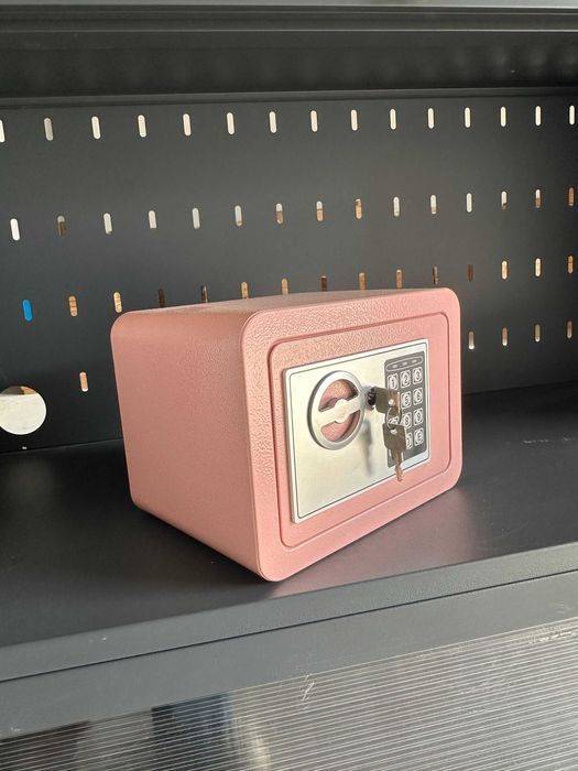 Kodli seyf kalit bilan / Кодовый сейф с ключом