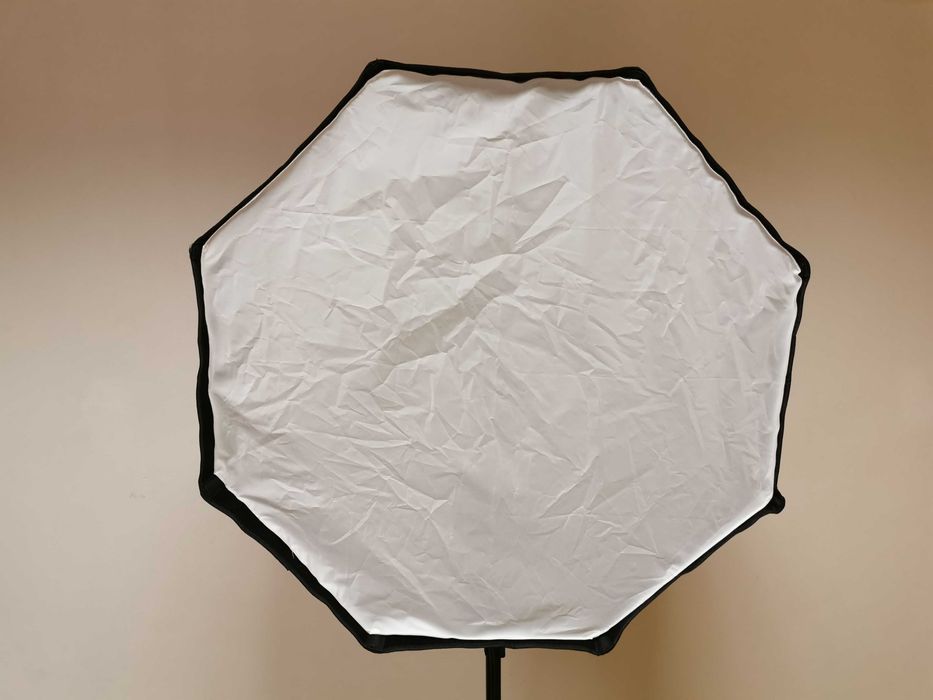 Стойка за чадър / софтбокс с вграден цокъл за крушка