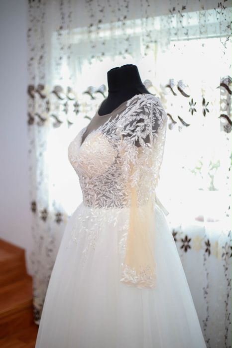 Vand rochie de mireasa marime M
