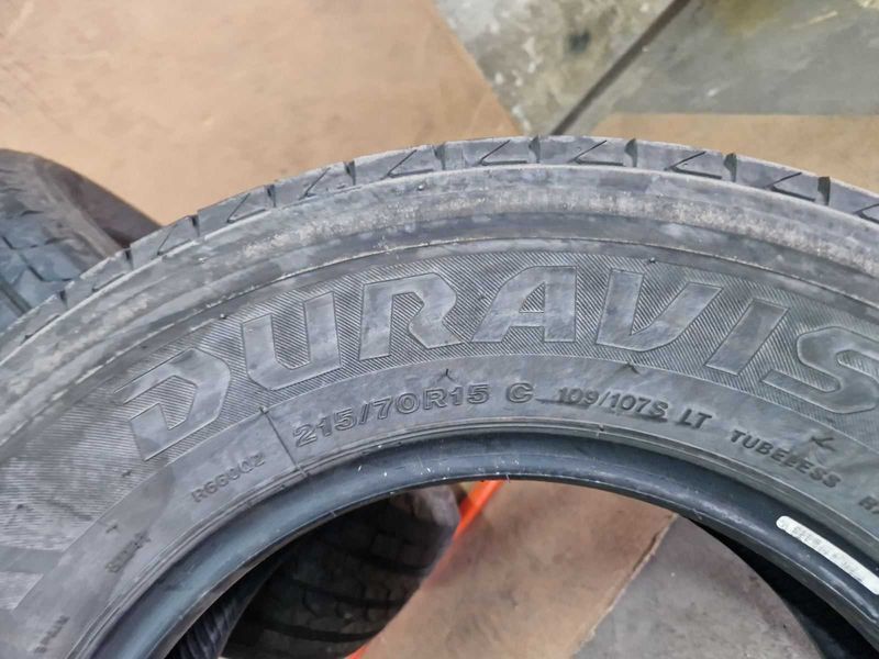 2 Bridgestone R15C 215/70/ 
летни бусови гуми DOT2621
