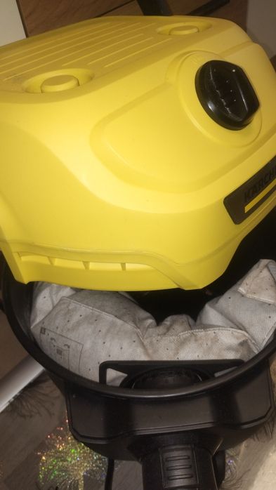 Vând aspirator Karcher