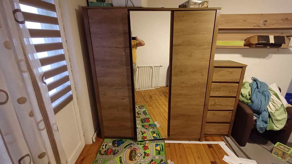 Vandu dulap si comoda