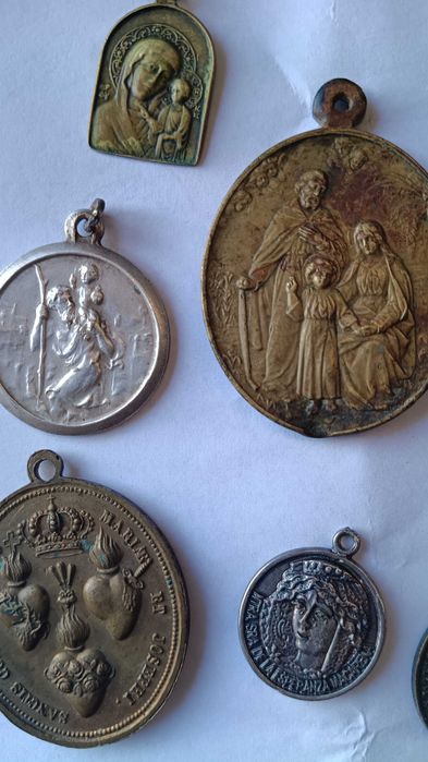 lot AMULTE medalioane RELIGIOASE cateva sunt din ARGINT