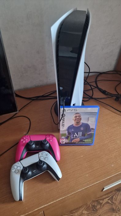 Продам PlayStation 5 + геймпад