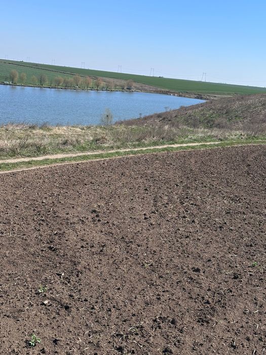 Teren  intravilan construibil la lacul Fundulea