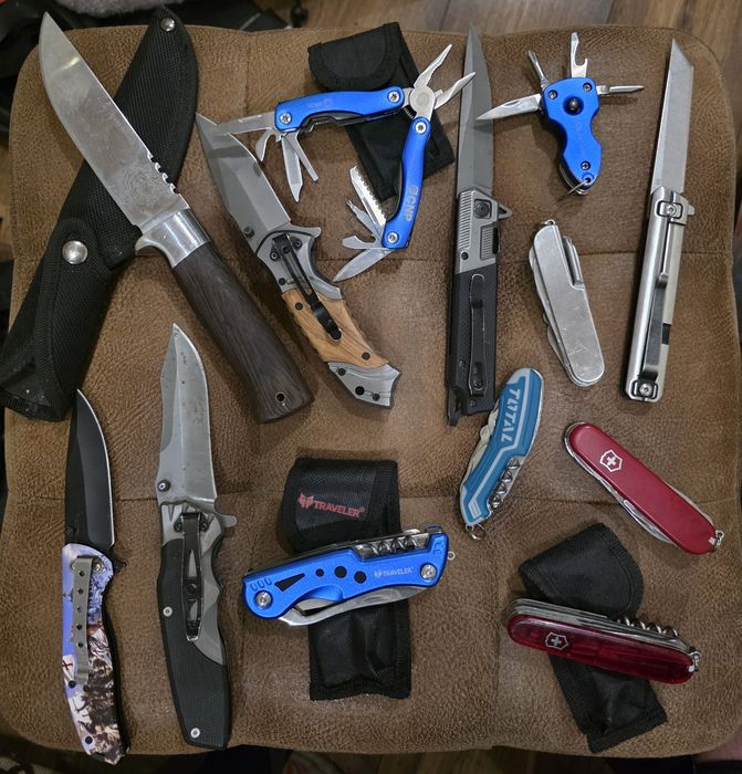 Походный и рыбацкие ножи.