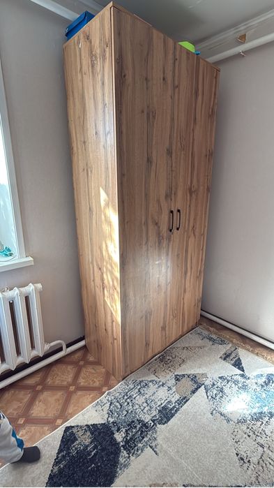 Продам шкаф 2-дверный вместительный