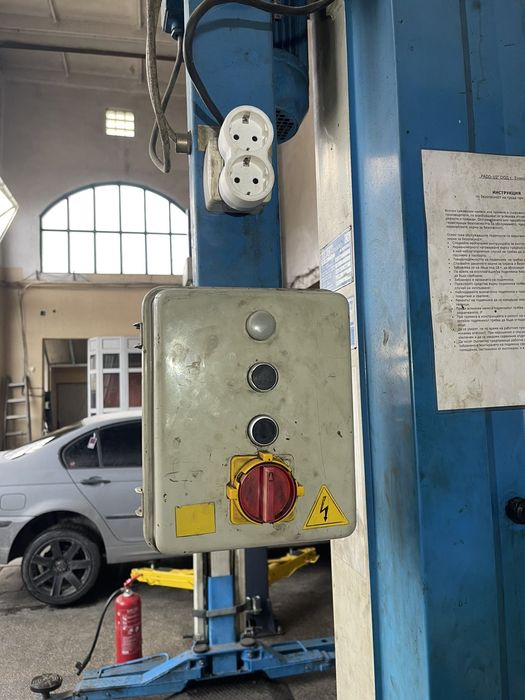 Продавам двустоечен автоподемник OMCN – 2500 кг.
В отлично състояние,