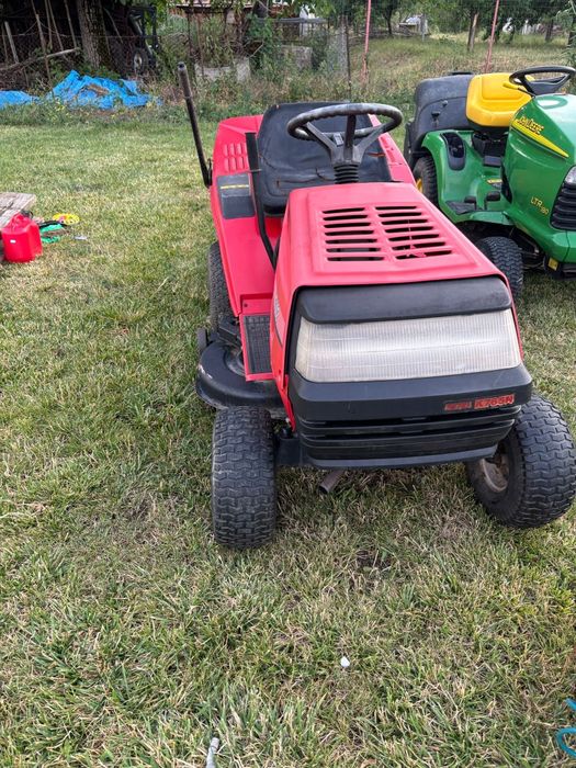 Tractoras de tuns iarba