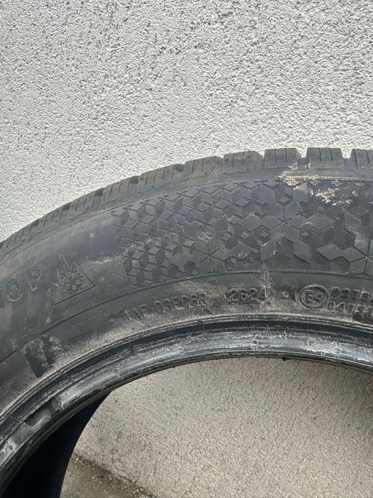 225/55/16 Continental 4 BUC NOI