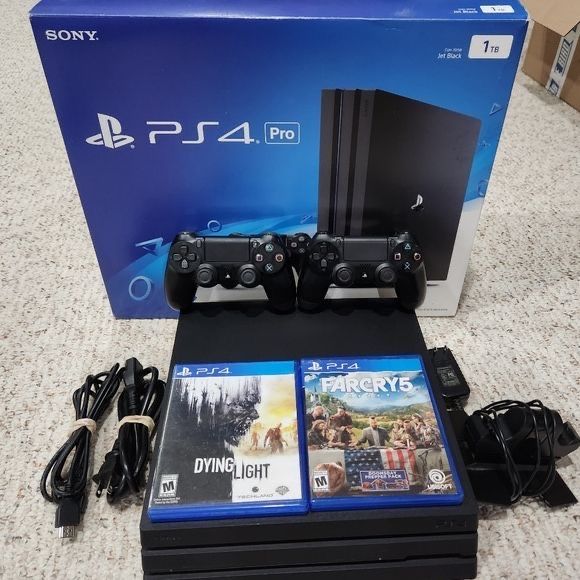 PS4 Pro + 2 джойстика + 4 игр | Недорого