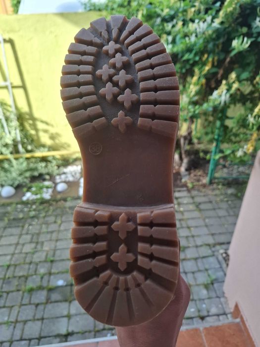 Vând cizme tip bocanc